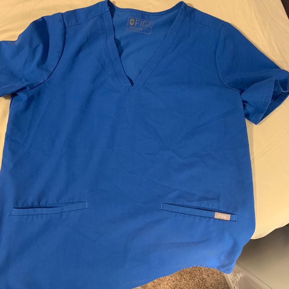 Figs scrub top